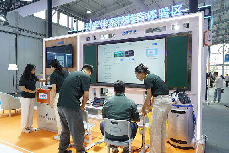 北京出版集团携最新数智教育产品亮相2025年北京服贸会，赋能智慧教育新纪元